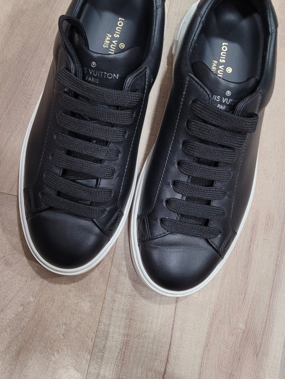 Louis Vuitton Women's Black Leather Low-Top Sneakers  37